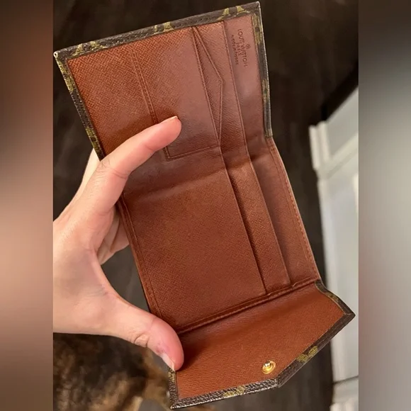 ⭐️ SALE ⭐️ ✨ Authentic ✨ Louis Vuitton Elise Wallet - Picture 6 of 8